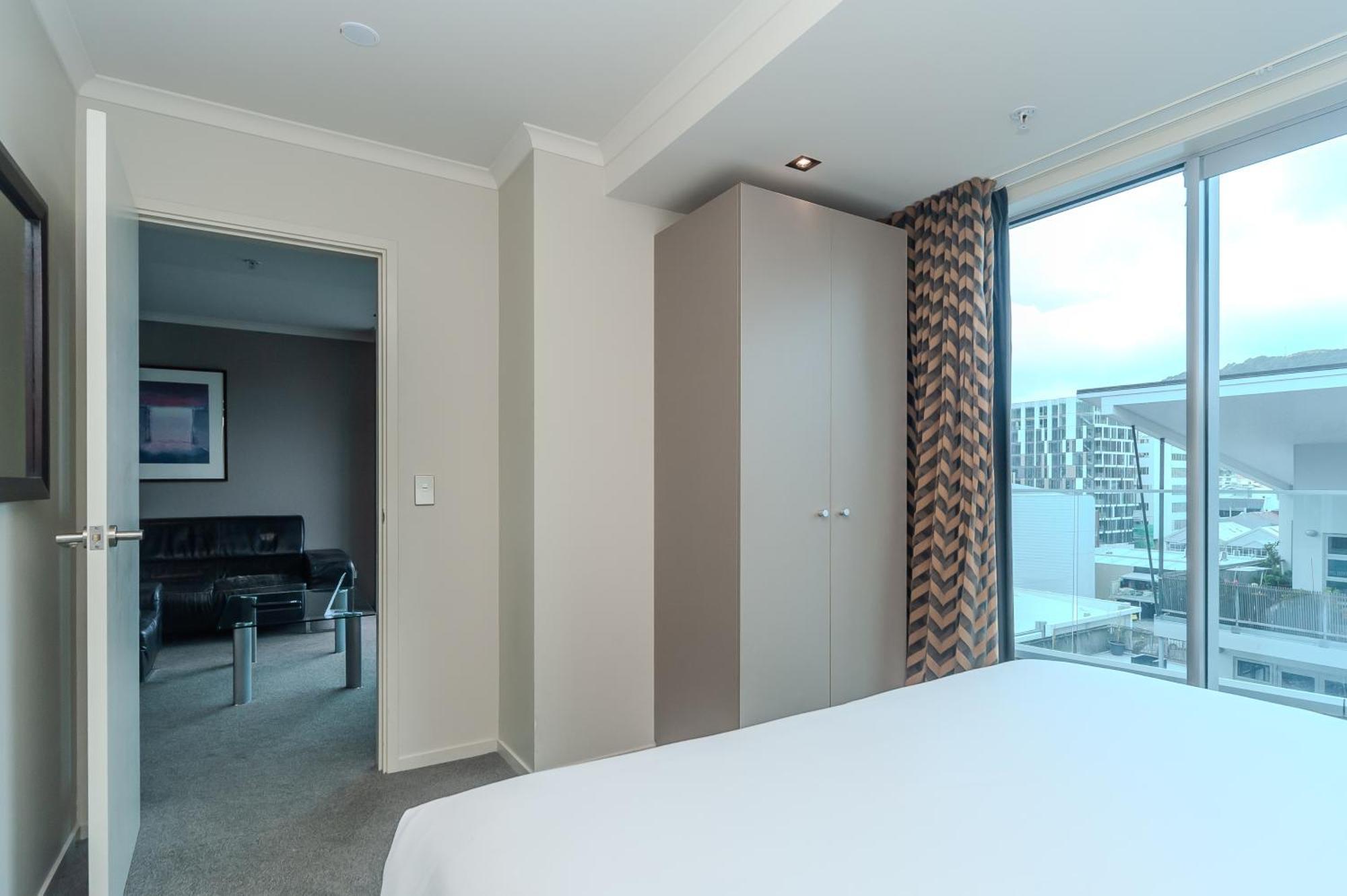 70 Tory Aparthotel Уелингтън Екстериор снимка