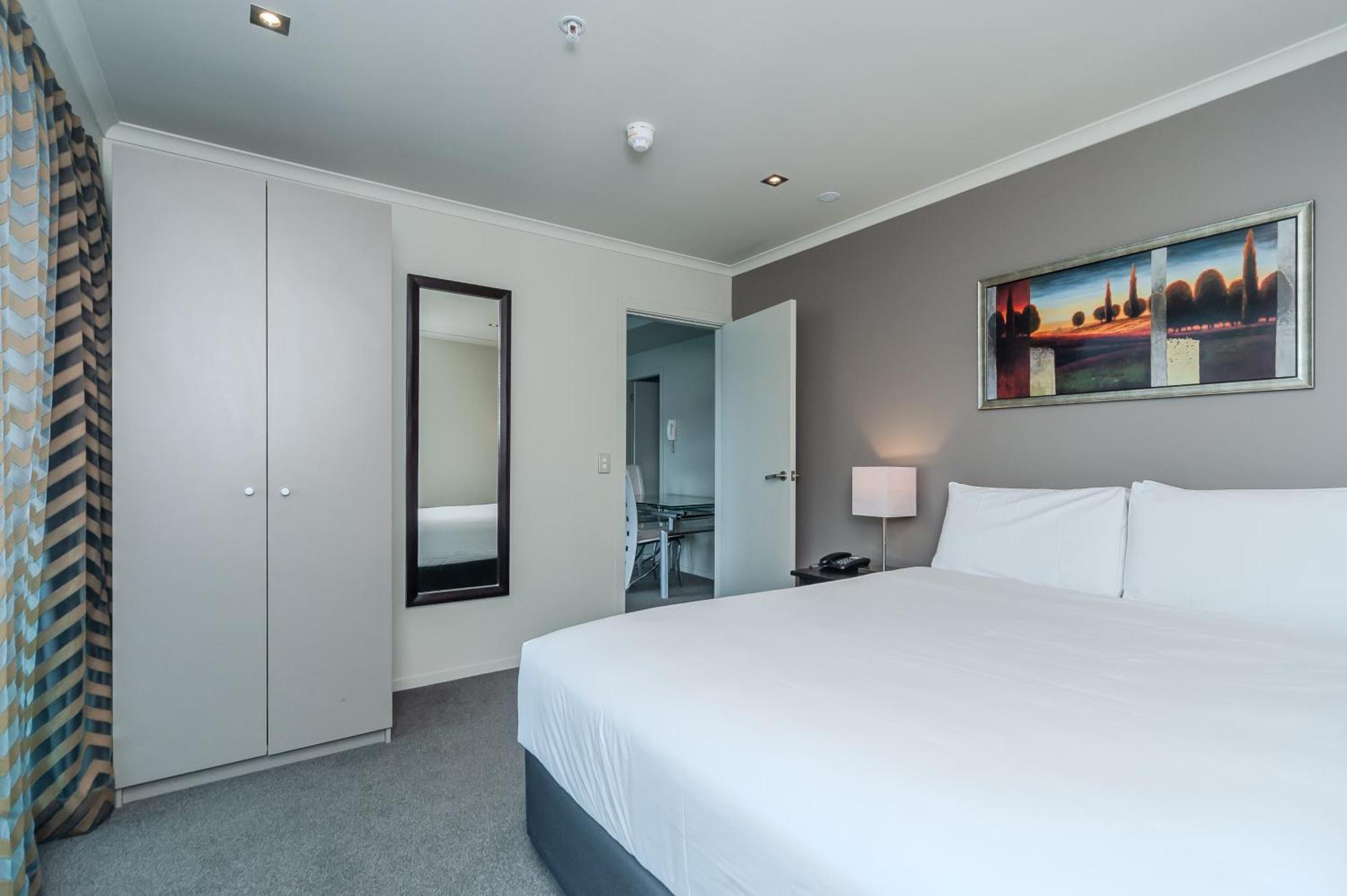 70 Tory Aparthotel Уелингтън Екстериор снимка